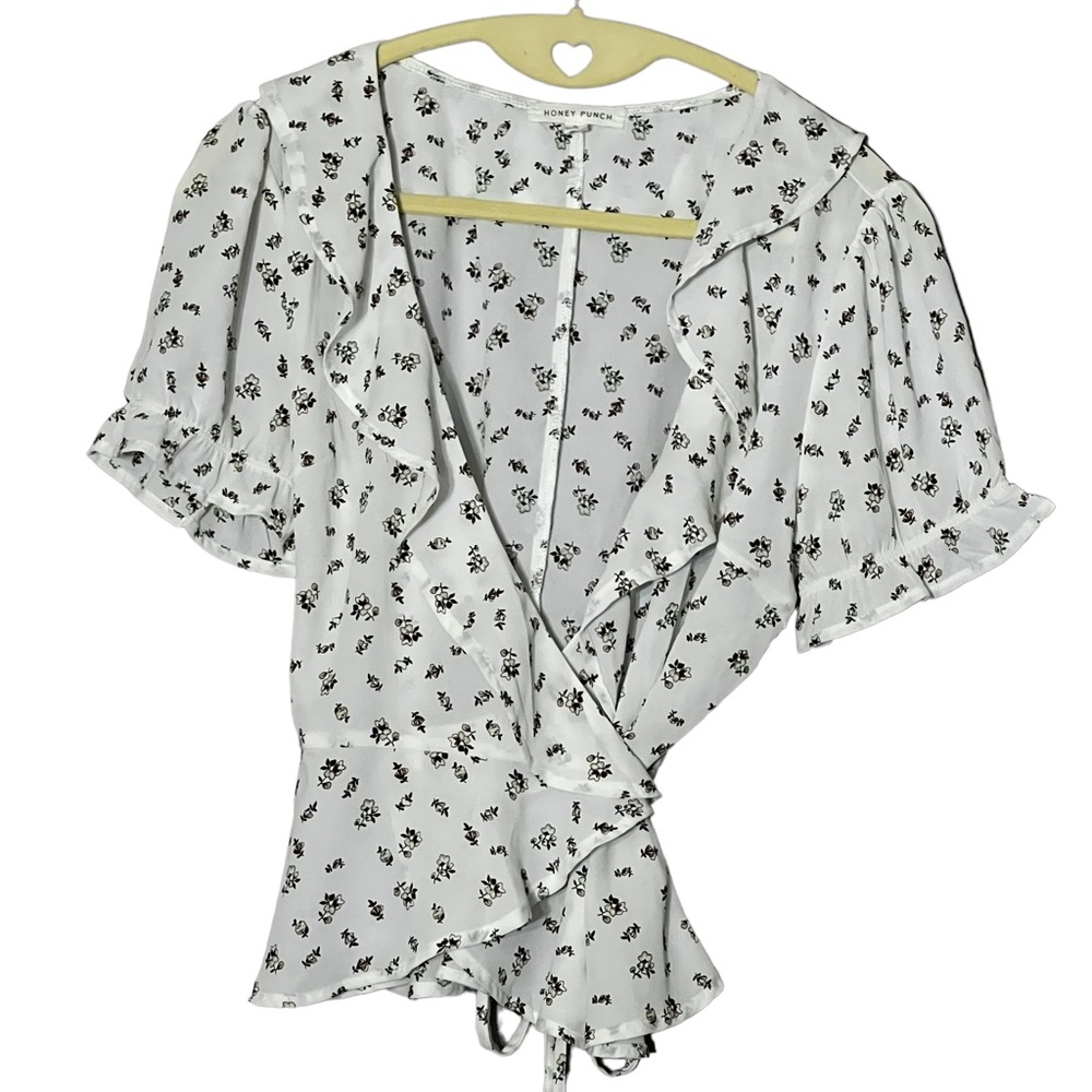 Honey Punch Women’s White Floral Puff Sleeve Tie Wrap Blouse